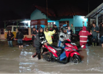 Polresta Cirebon Siagakan Personel untuk Tangani Dampak Banjir di Astanajapura