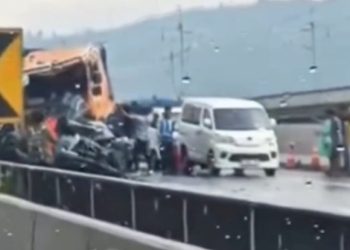 Polres Cimahi Sigap Tangani Tabrakan Beruntun 9 Kendaraan di KM 112 Tol Cipularang