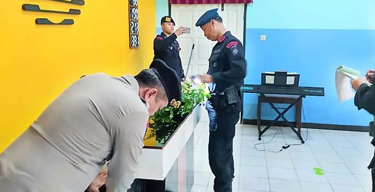 Pastikan Keamanan Ibadah Natal, Polres Pangandaran dan Tim Jibom Polda Jabar Sterilisasi Sejumlah Gereja