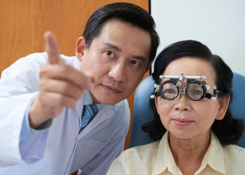 6 Cara Menjaga Kesehatan Mata di Era Digital, Hindari Mata Lelah Akibat Gadget!