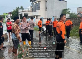 Atasi Banjir Luapan Kali Jonggol, Polresta Cirebon Terjunkan Personel dan Lakukan Penanganan Darurat