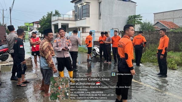 Atasi Banjir Luapan Kali Jonggol, Polresta Cirebon Terjunkan Personel dan Lakukan Penanganan Darurat