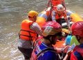 Brimob Polda Jabar Berhasil Evakuasi Jenazah Lansia yang Tenggelam di Sungai Cimanuk