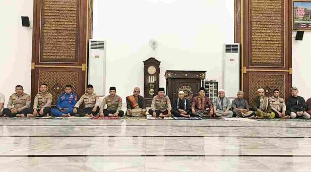 Sapa Warga Lewat Subuh Berjamaah, Kapolres Pangandaran Buka ‘Ruang Curhat’ di Masjid Al-Istiqomah