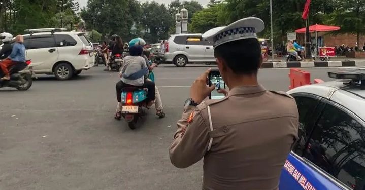 Polres Majalengka Uji Coba E-TLE Mobile Handheld di Kawasan Alun-Alun