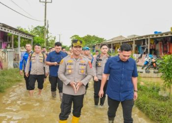 Pantau Evakuasi Banjir Karawang, Kapolres Pastikan Sinergitas Lintas Sektoral Berjalan Optimal