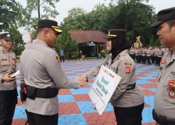 Polres Subang Berangkatkan Tiga Anggota Umroh, Apresiasi Kecakapan dan Dedikasi