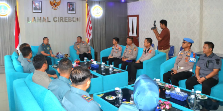 Kapolresta Cirebon Jalin Silaturahmi dengan Danlanal Cirebon, Perkuat Sinergitas Jaga Keamanan Wilayah