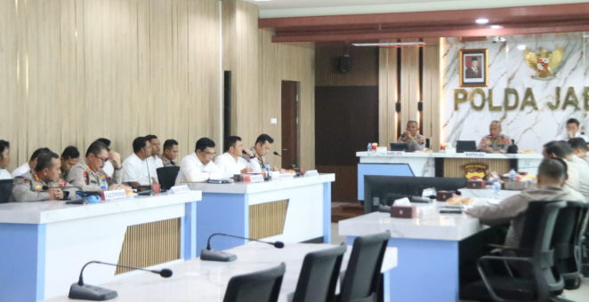 Kapolda Jabar Pimpin Rapat Strategis, Fokus Tangani Asap di Pongkor dan PETI di Tasikmalaya