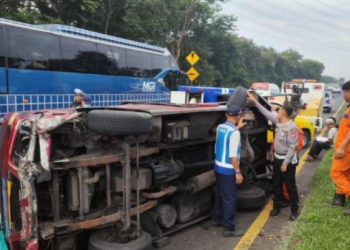 Respons Cepat Polisi Tangani Kecelakaan Maut Elf di Tol Padaleunyi KM 152