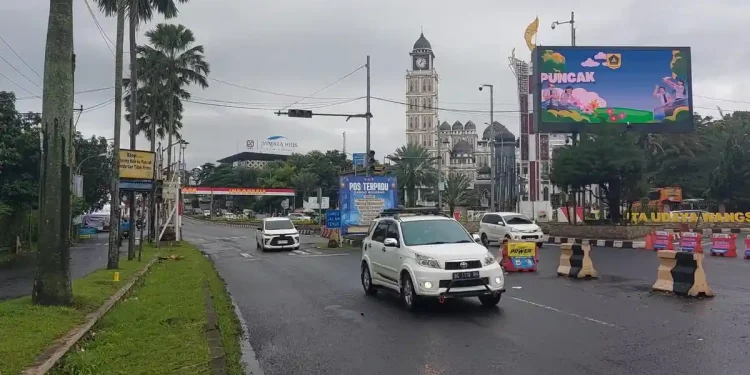 Urai Kemacetan di Jalur Puncak, Satlantas Polres Cianjur Berlakukan Satu Arah Menuju Cianjur