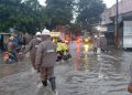 Respons Cepat Satbrimob Polda Jabar Atasi Banjir Cirebon: Urai Kemacetan hingga Sisir Pemukiman