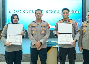 Tingkatkan Akuntabilitas, Kapolres Karawang Pimpin Penandatanganan Pakta Integritas dan Evaluasi Kinerja 2026