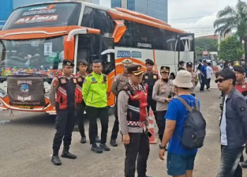 Polres Karawang Kawal Keberangkatan 960 Viking Karawang ke Laga Persib vs Persija di GBLA