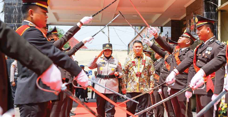 Polresta Cirebon Gelar Parade Farewell and Welcome Kapolresta, Kombes Pol Imara Utama Resmi Pimpin