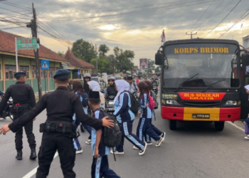 Brimob Polda Jabar Hadirkan Bus Sekolah Gratis di Tasikmalaya, Bantu Pelajar dan Guru