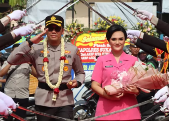 Kapolres Sukabumi Kota Disambut Tradisi Gerbang Pora, Siap Emban Tugas Baru