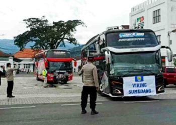 Polres Karawang Kawal Keberangkatan 960 Viking Karawang ke Laga Persib vs Persija di GBLA
