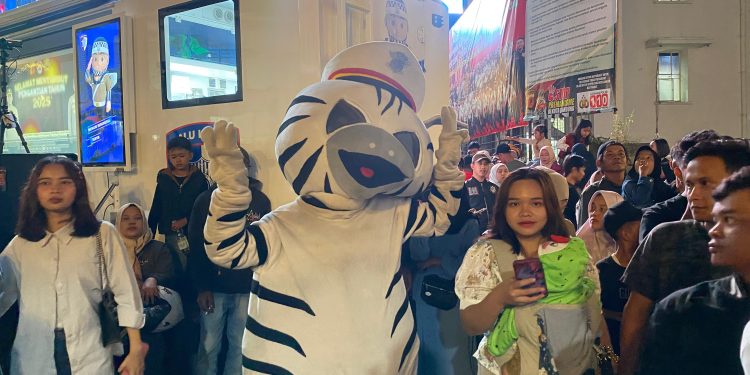 Polda Jabar Hadirkan Maskot Lantas, Ciptakan Suasana Humanis dan Menghibur di Malam Pergantian Tahun Baru