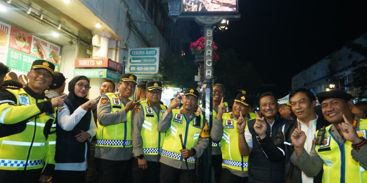 Kapolda Jabar : Masyarakat Rayakan Malam Pergantian Tahun Baru 2026 Tanpa Kembang Api dan Petasan, Meriah, Aman serta Kondusif