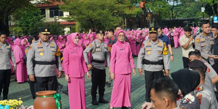 Kapolda Jabar: Kenaikan Pangkat Harus Tercermin dalam Kedewasaan Sikap dan Pelayanan yang Lebih Humanis