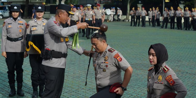 Kapolda Jabar Pimpin Kenaikan Pangkat 588 Personel: Pangkat Baru Harus Dijawab dengan Kinerja yang Lebih Profesional