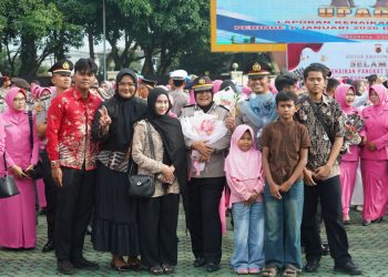 Momen Haru Warnai Kenaikan Pangkat 588 Personel Polda Jabar: Kapolda Sebut Keluarga Sebagai Pilar Kekuatan Polri