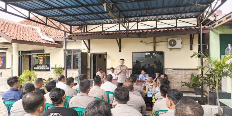 Kapolres Indramayu Kunjungi Polsek Karangampel, Apresiasi Kinerja dan Beri Motivasi Personel