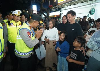 Kapolda Jabar dan Pangdam III/Siliwangi Pantau Langsung Pengamanan Malam Tahun Baru 2026 di Jalan Asia Afrika