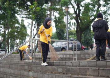 Wujudkan Lingkungan Sehat, Polres Bogor Gelar Aksi Jumat Bersih di Kawasan Situ Plaza Cibinong